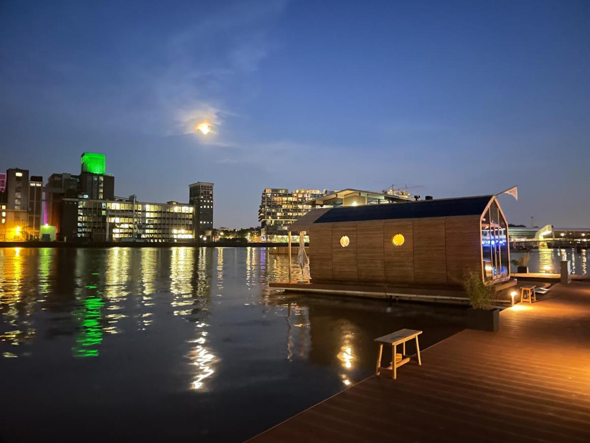 Hotel Wikkelboat Nr2 At Floating Rotterdam Rijnhaven Exterior foto